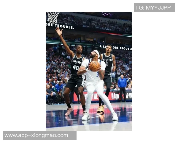 浓眉半场表现抢眼19分钟内高效砍下17分助球队争胜