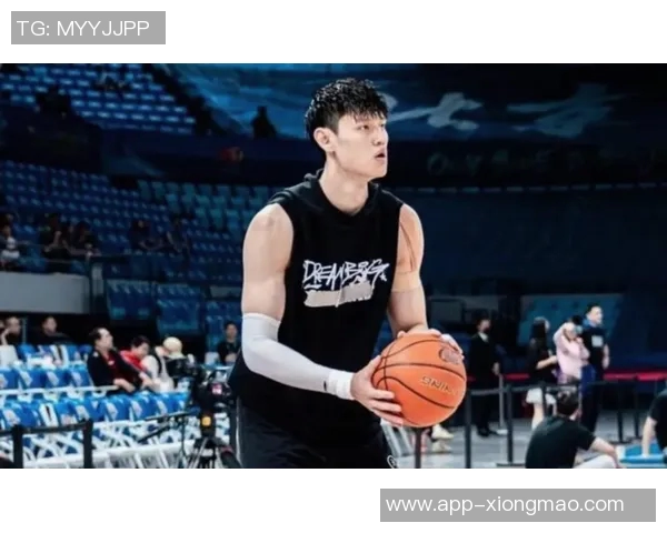 曾凡博上场即紧逼布克遭吹防守犯规展现CBA防守强度