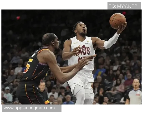 米切尔半场表现亮眼5中3贡献7分1板2助2断展现潜力