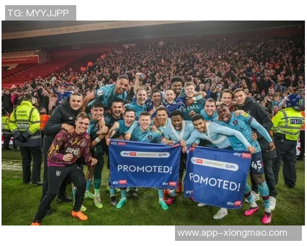 孔帕尼为妻子庆祝40岁生日专程回曼市包下豪华酒店盛大庆典