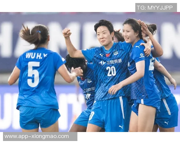 武汉车谷江大女足迎战奥克兰联现场观众人数创下新高达到32318人