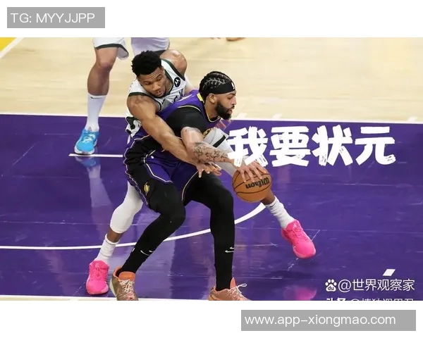 字母哥首投即成经典瞬间暴扣福德与弗拉格震撼全场