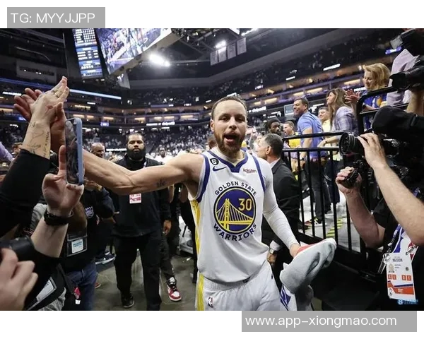 KD本赛季场均上场时间达到369分钟排名联盟第三仅次于马克西和阿门