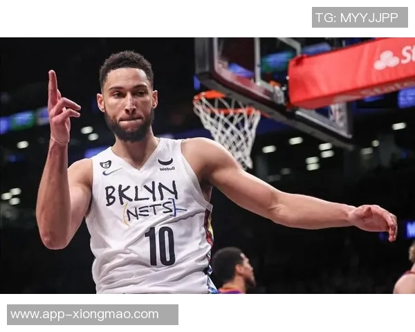 怀特三分表现出色助力球队胜利西蒙斯贡献巨大成关键球员 怀特三分表现出色助力球队胜利西蒙斯贡献巨大成关键球员